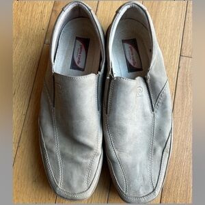 Men’s Vintage 90s Pierre Cardin French Leather Beige Loafers size 11